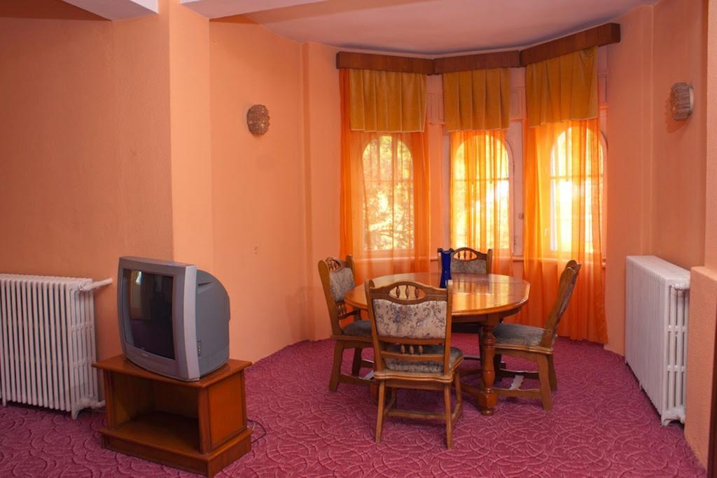 Băile Herculane Hotel Cerna الغرفة الصورة