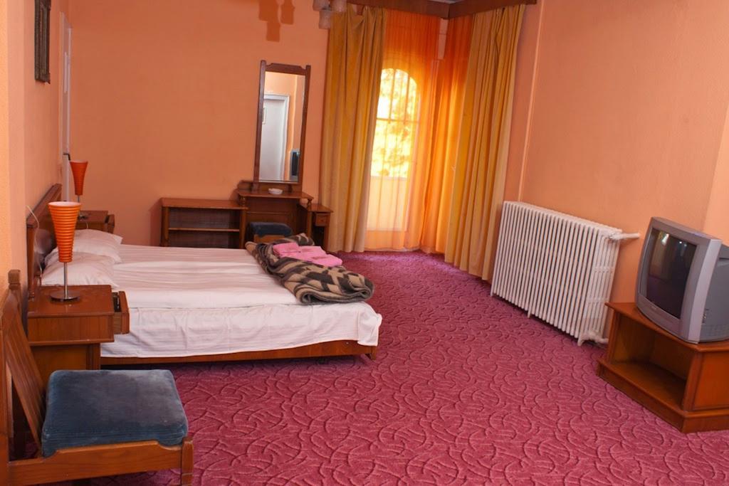 Băile Herculane Hotel Cerna الغرفة الصورة